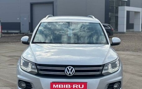 Volkswagen Tiguan I, 2011 год, 1 555 000 рублей, 2 фотография
