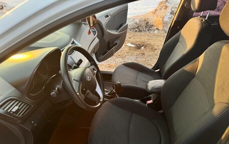 Hyundai Solaris II рестайлинг, 2015 год, 780 000 рублей, 1 фотография