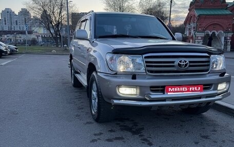 Toyota Land Cruiser 100 рестайлинг 2, 2002 год, 2 000 000 рублей, 1 фотография
