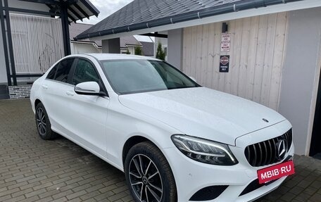 Mercedes-Benz C-Класс, 2019 год, 3 300 000 рублей, 4 фотография