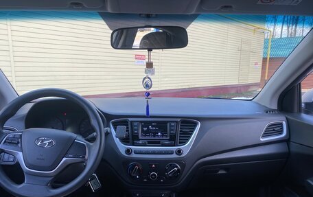 Hyundai Solaris II рестайлинг, 2017 год, 1 110 000 рублей, 12 фотография