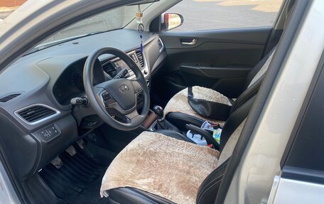 Hyundai Solaris II рестайлинг, 2017 год, 1 110 000 рублей, 10 фотография