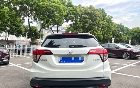 Honda Vezel, 2022 год, 1 370 000 рублей, 3 фотография