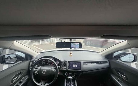 Honda Vezel, 2022 год, 1 370 000 рублей, 6 фотография