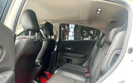 Honda Vezel, 2022 год, 1 370 000 рублей, 9 фотография