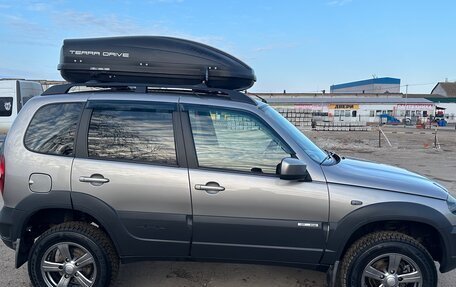 Chevrolet Niva I рестайлинг, 2017 год, 830 000 рублей, 4 фотография