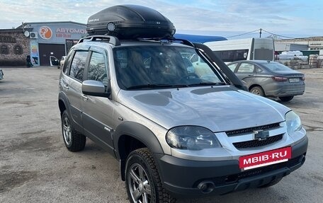 Chevrolet Niva I рестайлинг, 2017 год, 830 000 рублей, 2 фотография