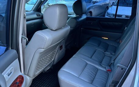 Toyota Land Cruiser 100 рестайлинг 2, 2002 год, 2 000 000 рублей, 9 фотография