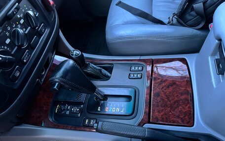 Toyota Land Cruiser 100 рестайлинг 2, 2002 год, 2 000 000 рублей, 10 фотография