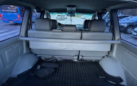 Toyota Land Cruiser 100 рестайлинг 2, 2002 год, 2 000 000 рублей, 13 фотография