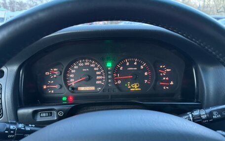 Toyota Land Cruiser 100 рестайлинг 2, 2002 год, 2 000 000 рублей, 16 фотография