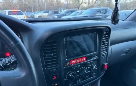 Toyota Land Cruiser 100 рестайлинг 2, 2002 год, 2 000 000 рублей, 11 фотография