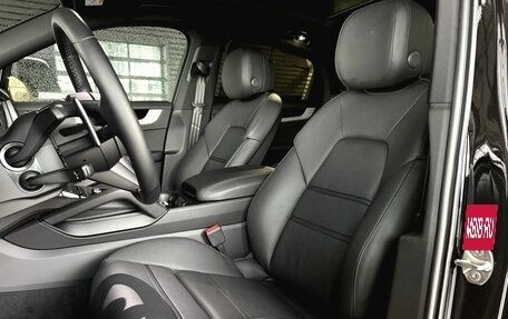 Porsche Cayenne III, 2023 год, 15 000 000 рублей, 25 фотография