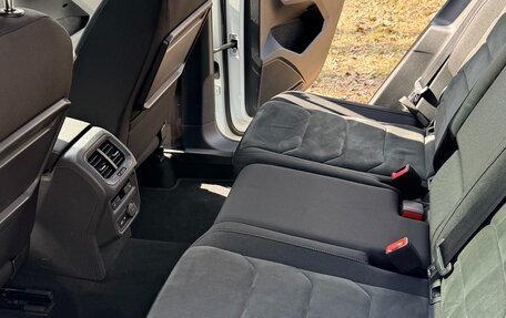 Volkswagen Tiguan II, 2019 год, 3 050 000 рублей, 26 фотография