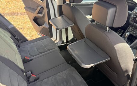 Volkswagen Tiguan II, 2019 год, 3 050 000 рублей, 28 фотография