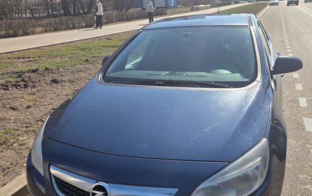 Opel Astra J, 2011 год, 610 000 рублей, 1 фотография