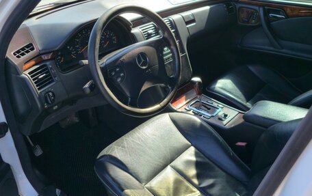 Mercedes-Benz E-Класс, 2001 год, 840 000 рублей, 16 фотография