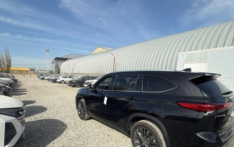 Toyota Highlander, 2025 год, 4 000 000 рублей, 2 фотография