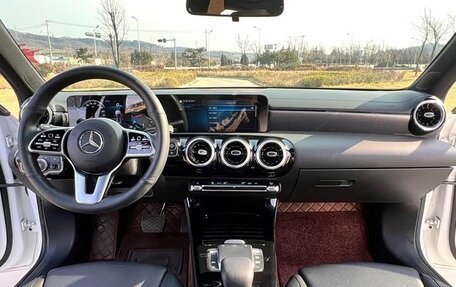 Mercedes-Benz A-Класс, 2021 год, 1 790 000 рублей, 9 фотография