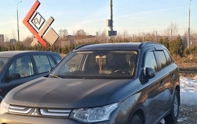 Mitsubishi Outlander III рестайлинг 3, 2013 год, 825 000 рублей, 1 фотография