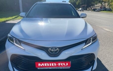 Toyota Camry, 2021 год, 2 950 000 рублей, 2 фотография