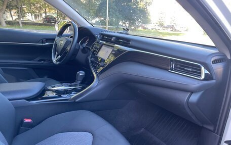 Toyota Camry, 2021 год, 2 950 000 рублей, 4 фотография