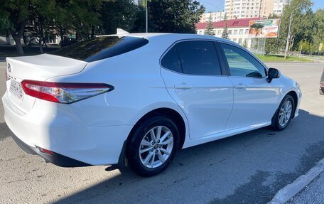 Toyota Camry, 2021 год, 2 950 000 рублей, 6 фотография