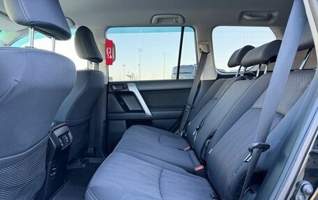 Toyota Land Cruiser Prado 150 рестайлинг 2, 2016 год, 3 950 000 рублей, 29 фотография