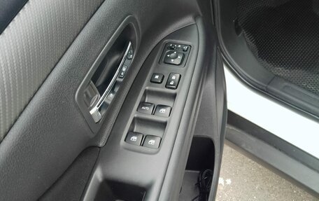 Mitsubishi Outlander III рестайлинг 3, 2018 год, 1 995 000 рублей, 3 фотография