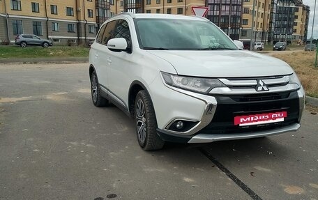 Mitsubishi Outlander III рестайлинг 3, 2018 год, 1 995 000 рублей, 5 фотография