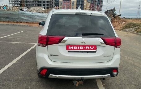 Mitsubishi Outlander III рестайлинг 3, 2018 год, 1 995 000 рублей, 8 фотография