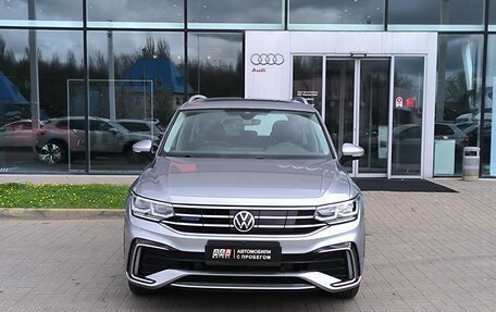 Volkswagen Tiguan II, 2021 год, 3 990 000 рублей, 2 фотография