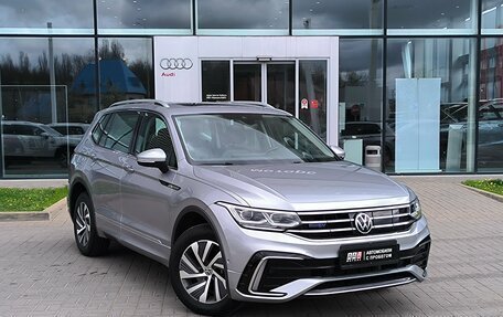 Volkswagen Tiguan II, 2021 год, 3 990 000 рублей, 3 фотография
