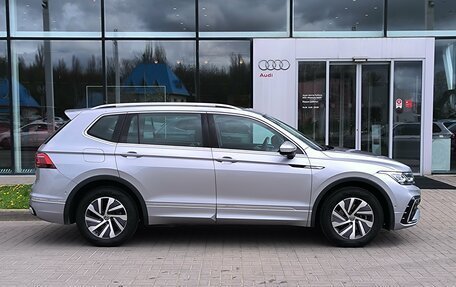 Volkswagen Tiguan II, 2021 год, 3 990 000 рублей, 4 фотография