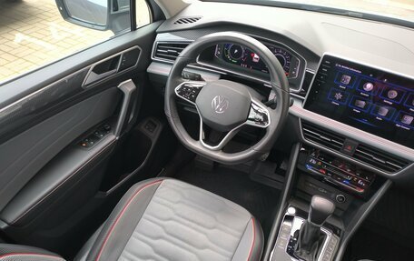 Volkswagen Tiguan II, 2021 год, 3 990 000 рублей, 22 фотография