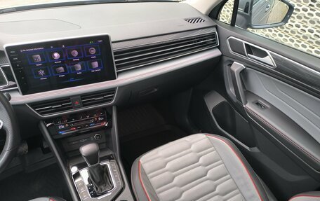 Volkswagen Tiguan II, 2021 год, 3 990 000 рублей, 24 фотография