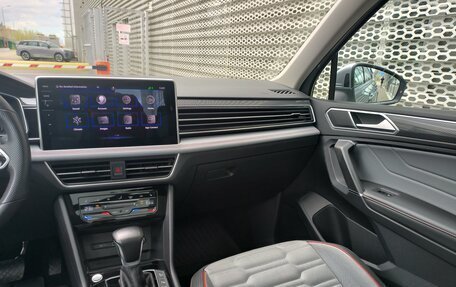 Volkswagen Tiguan II, 2021 год, 3 990 000 рублей, 25 фотография