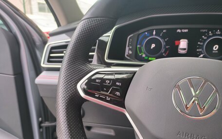 Volkswagen Tiguan II, 2021 год, 3 990 000 рублей, 32 фотография