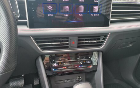 Volkswagen Tiguan II, 2021 год, 3 990 000 рублей, 28 фотография