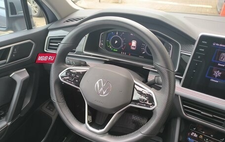 Volkswagen Tiguan II, 2021 год, 3 990 000 рублей, 26 фотография