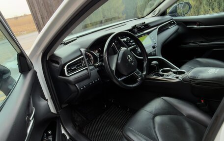 Toyota Camry, 2018 год, 3 050 000 рублей, 9 фотография