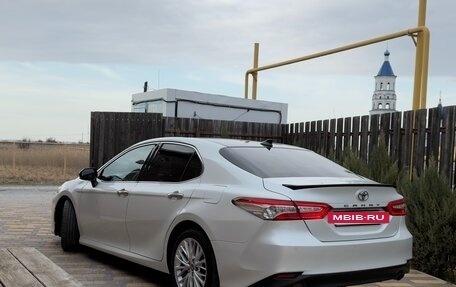 Toyota Camry, 2018 год, 3 050 000 рублей, 2 фотография