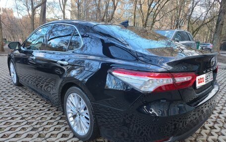 Toyota Camry, 2018 год, 2 900 000 рублей, 5 фотография