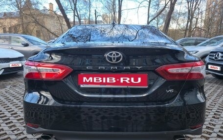 Toyota Camry, 2018 год, 2 900 000 рублей, 4 фотография