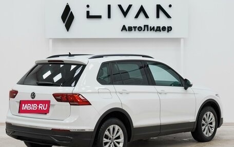 Volkswagen Tiguan II, 2021 год, 2 449 000 рублей, 2 фотография