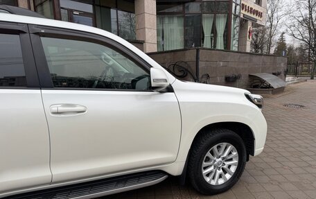Toyota Land Cruiser Prado 150 рестайлинг 2, 2016 год, 3 200 000 рублей, 6 фотография