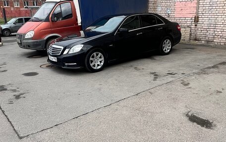 Mercedes-Benz E-Класс, 2011 год, 1 320 000 рублей, 13 фотография