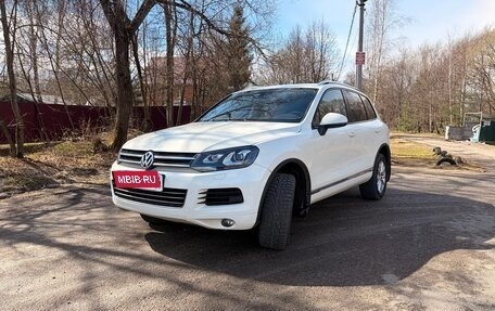 Volkswagen Touareg III, 2011 год, 2 100 000 рублей, 2 фотография