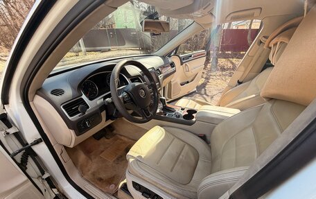 Volkswagen Touareg III, 2011 год, 2 100 000 рублей, 23 фотография