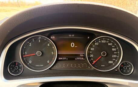 Volkswagen Touareg III, 2011 год, 2 100 000 рублей, 24 фотография